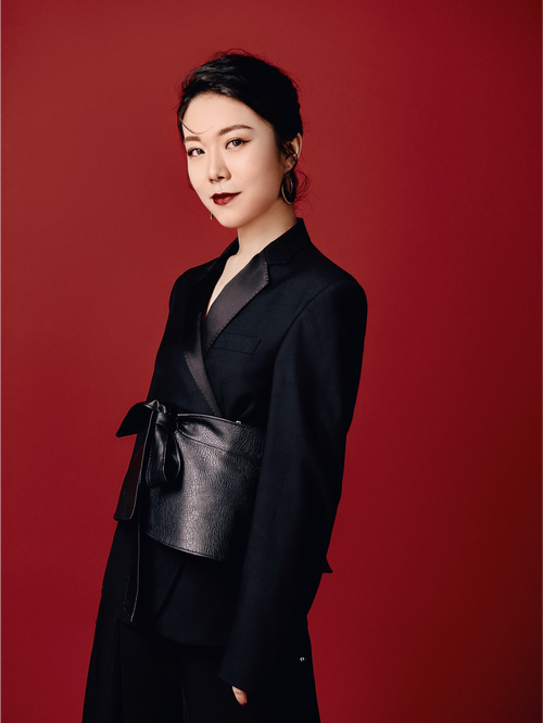 风骚的女秘书的相关介绍