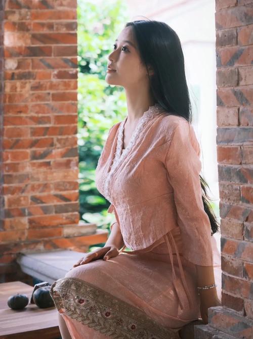 美女老师操学生的相关介绍